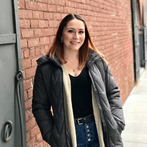 MEET JBee - Picture 3 of 5